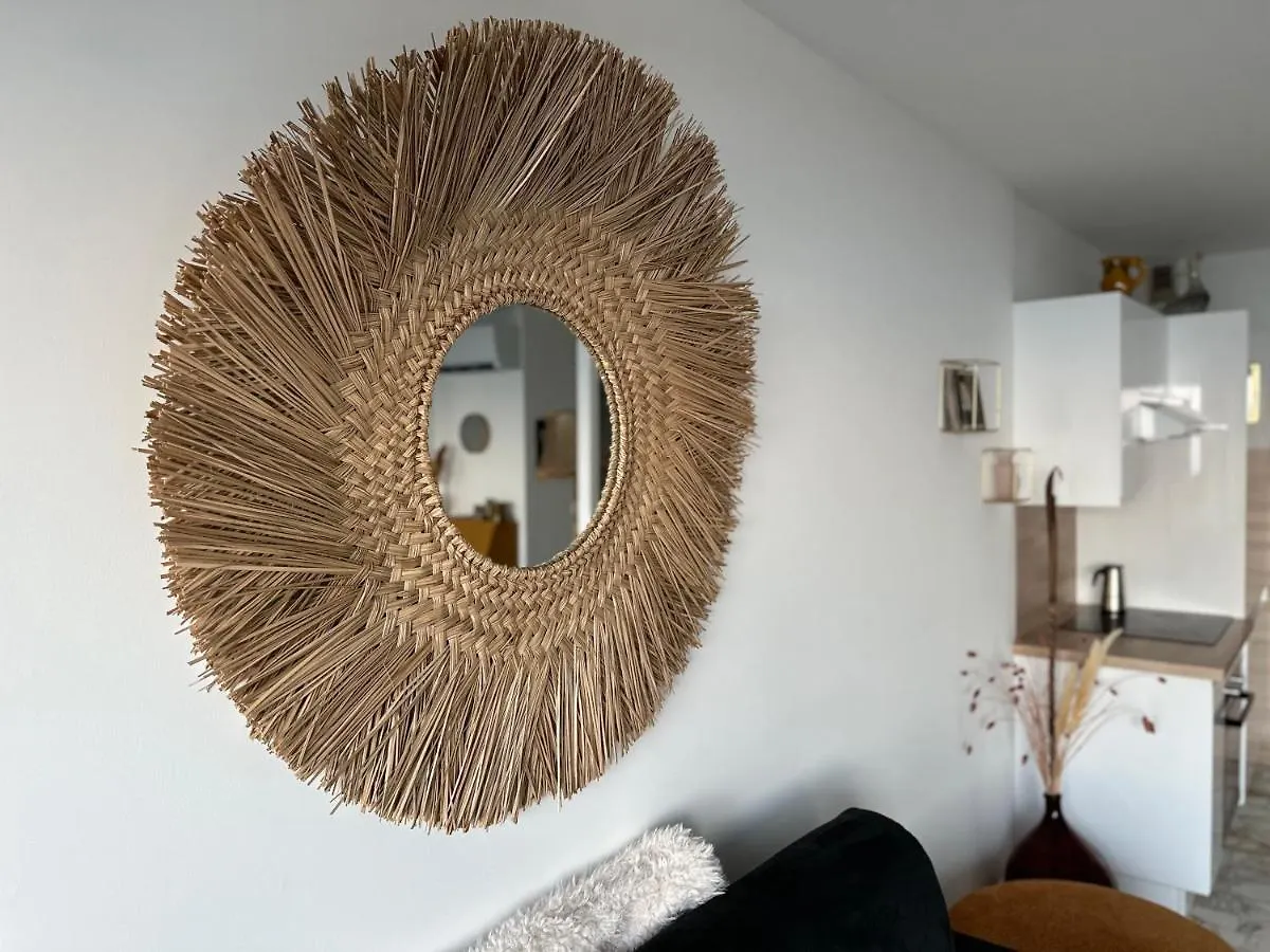Appartement En Rez De Jardin Sur La Mer Menton Apartamento