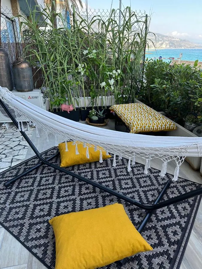 Appartement En Rez De Jardin Sur La Mer Menton 0*,  Francia