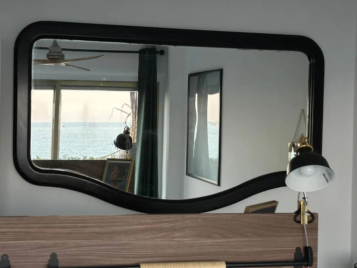 Appartement En Rez De Jardin Sur La Mer Menton Apartamento