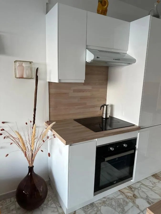 Appartement En Rez De Jardin Sur La Mer Menton 0*,