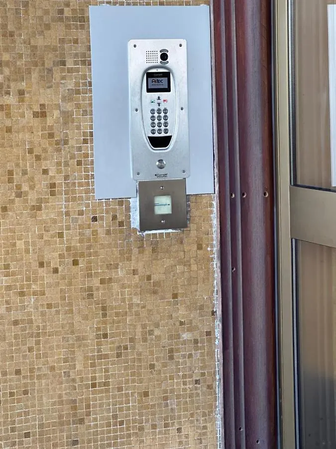 Lägenhet Appartement En Rez De Jardin Sur La Mer Menton
