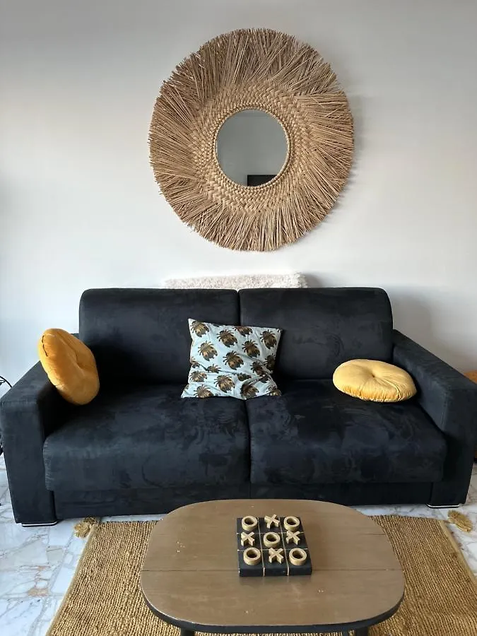 Appartement En Rez De Jardin Sur La Mer Menton France