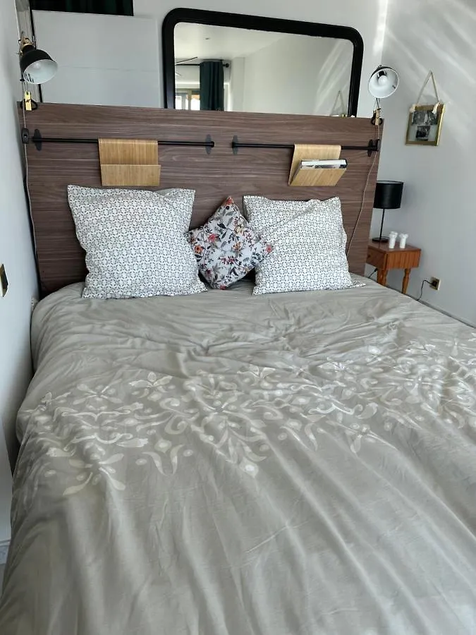 Appartement En Rez De Jardin Sur La Mer Menton Apartment